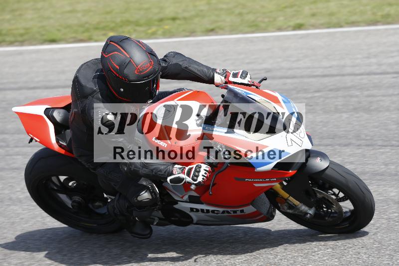 /27 12.06.2025 Ducati Schweiz Trackday Warmup  ADR/gruen-vert/15